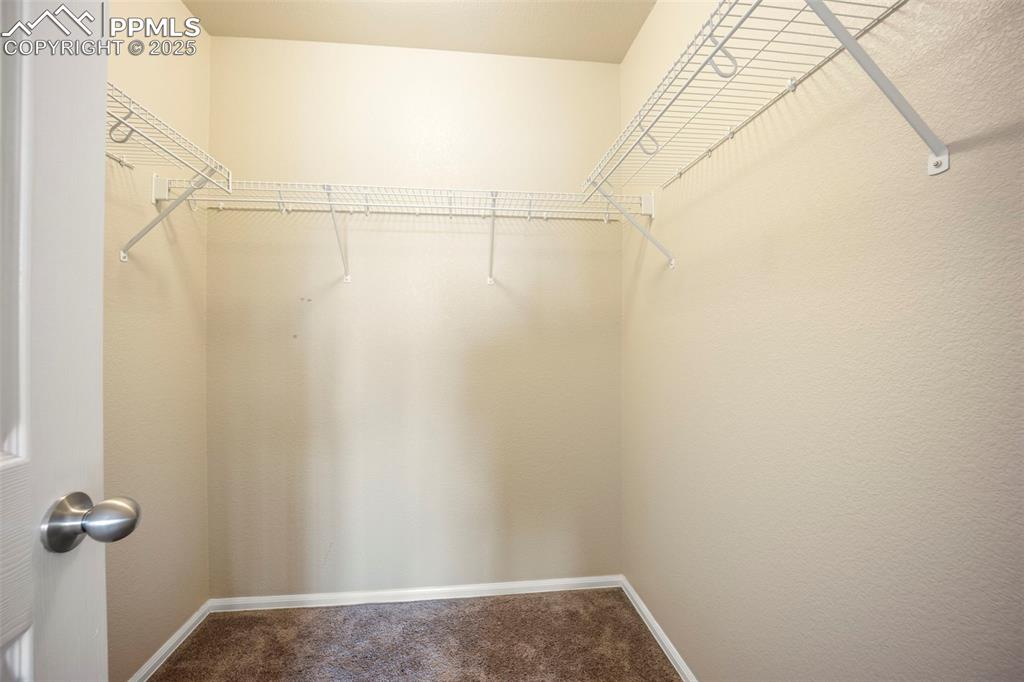 Image 32 of 40: Closet