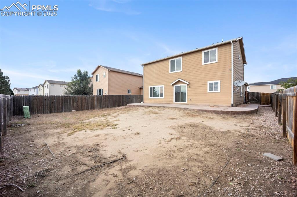 Image 38 of 40: Back of Structure