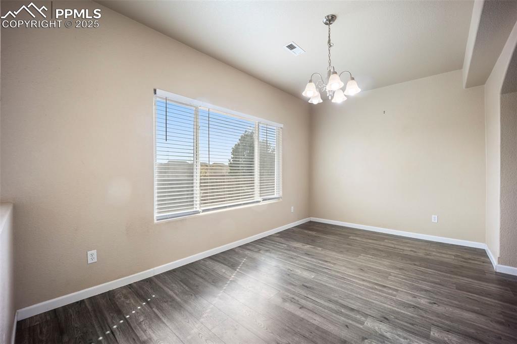 Image 8 of 40: Dining Room