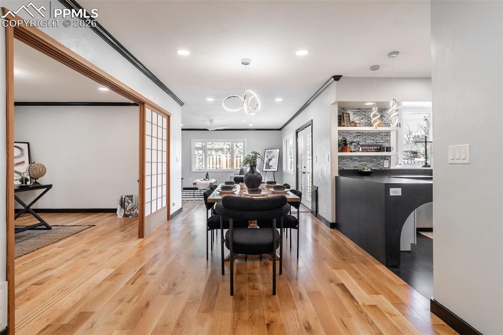 Image 10 of 42: Dining Area