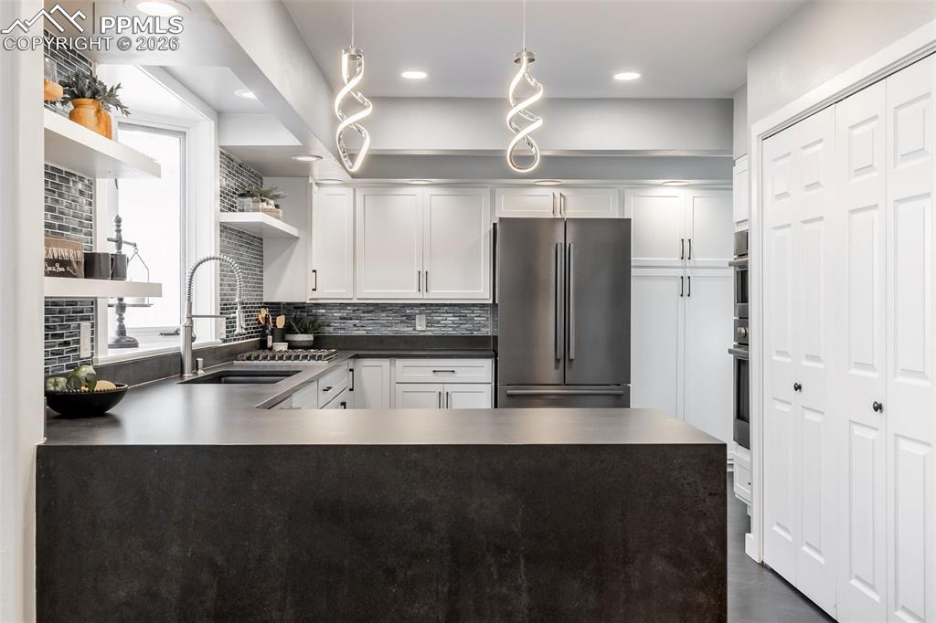 Image 14 of 42: Kitchen