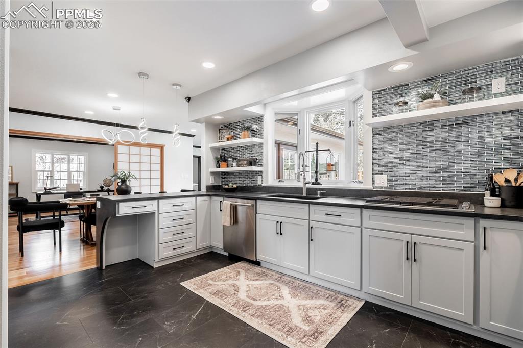 Image 15 of 42: Kitchen