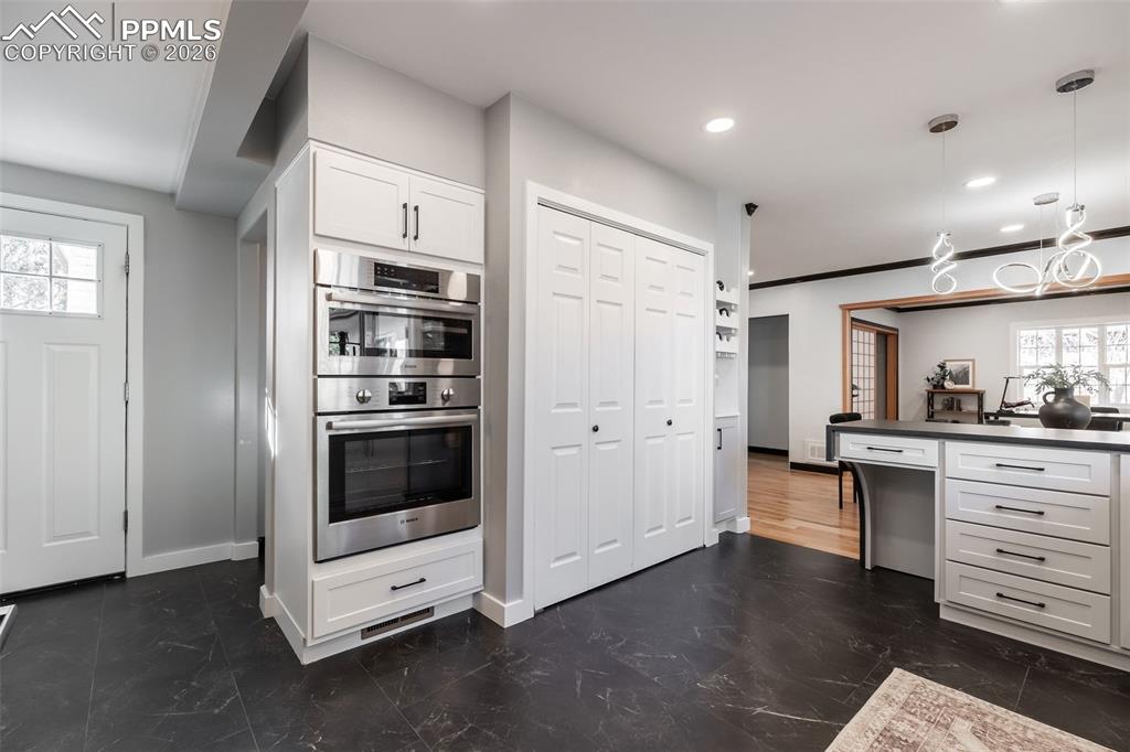 Image 17 of 42: Kitchen