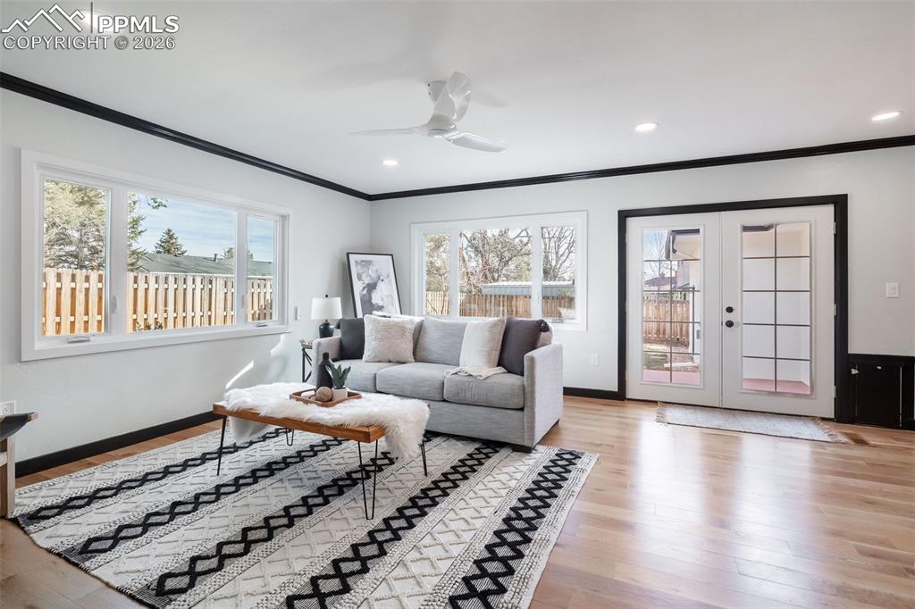 Image 19 of 42: Family Room