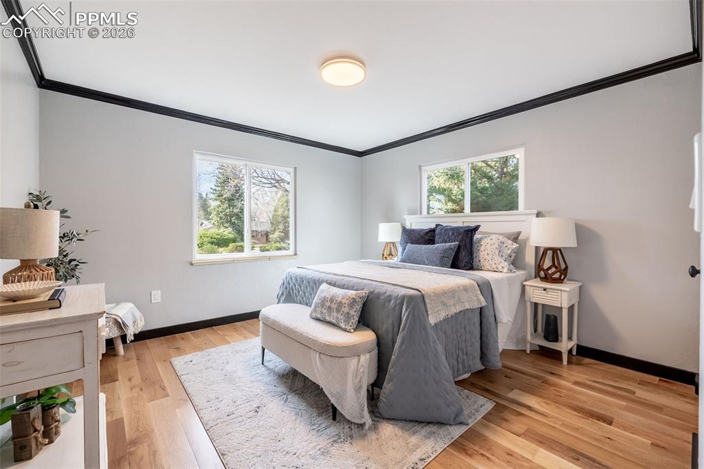 Image 25 of 42: Bedroom