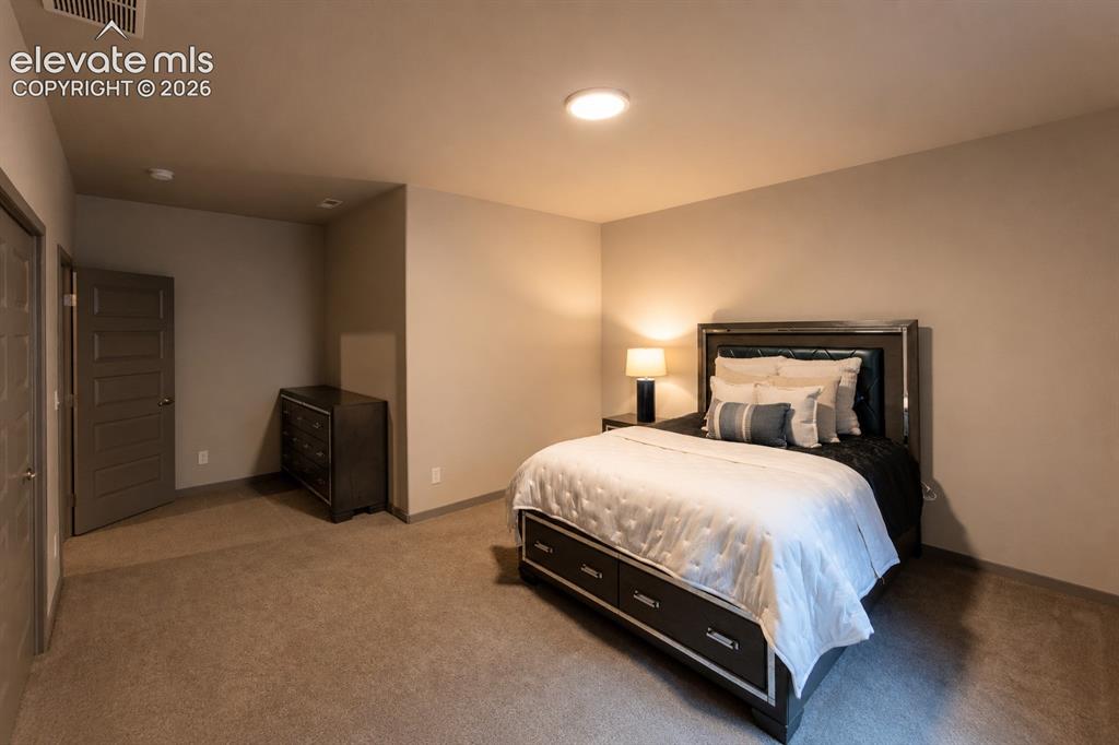Image 19 of 31: Bedroom