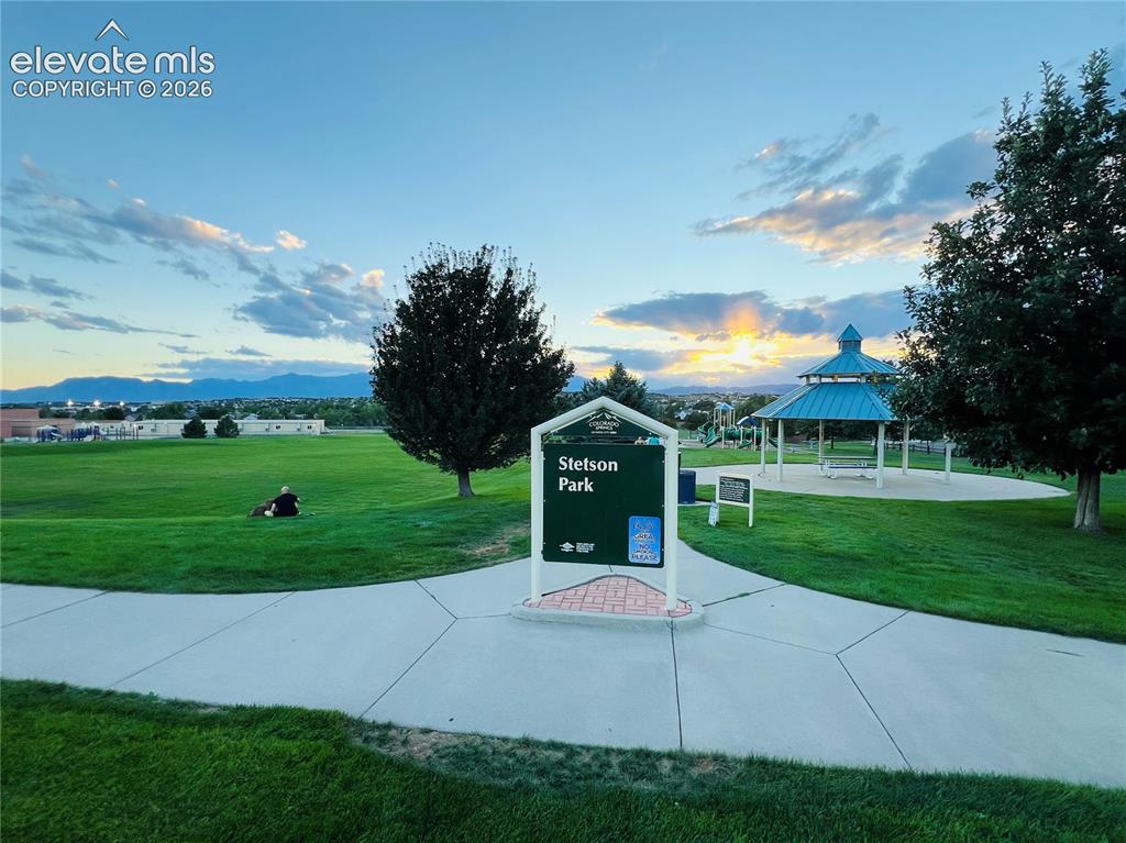 Image 31 of 31: Amazing park with trails