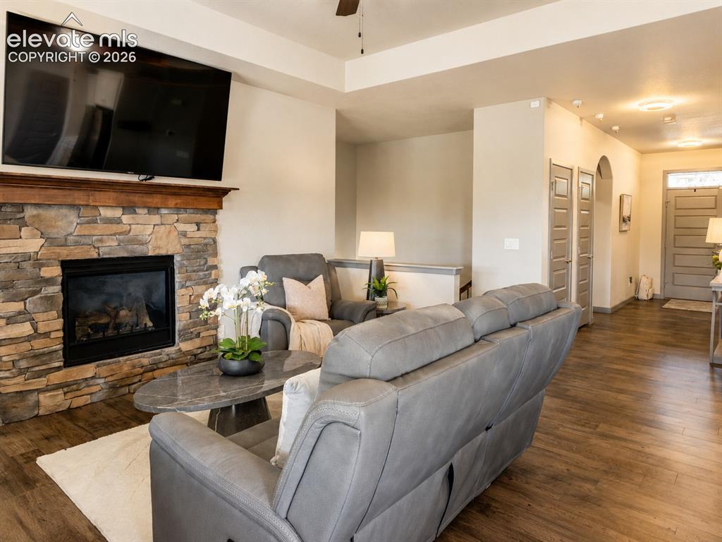 Image 9 of 31: Living Room