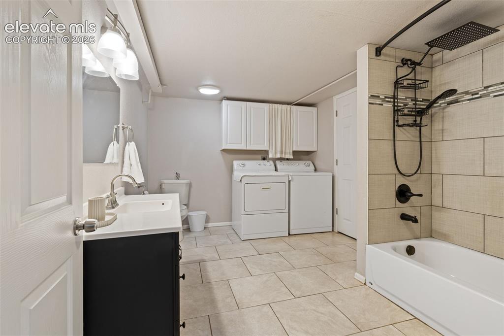 Image 14 of 29: Bathroom