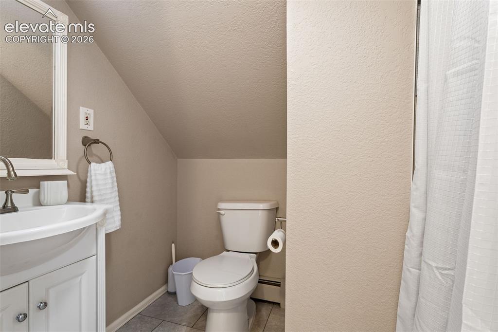 Image 19 of 29: Bathroom