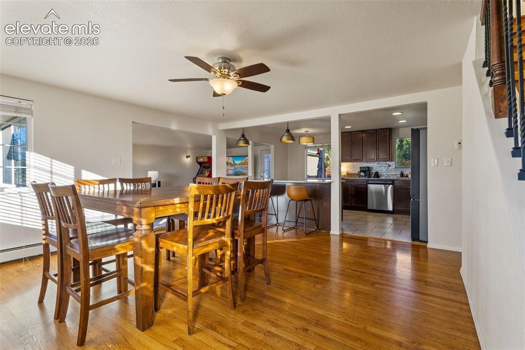 Image 4 of 29: Dining Area