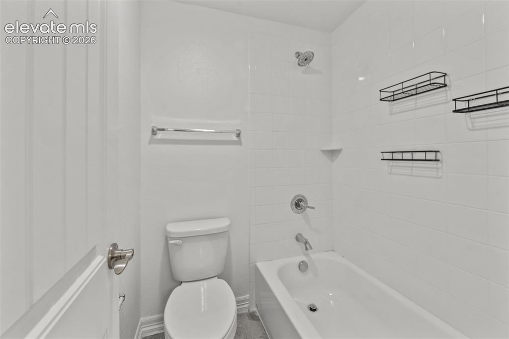 Image 28 of 45: Bathroom