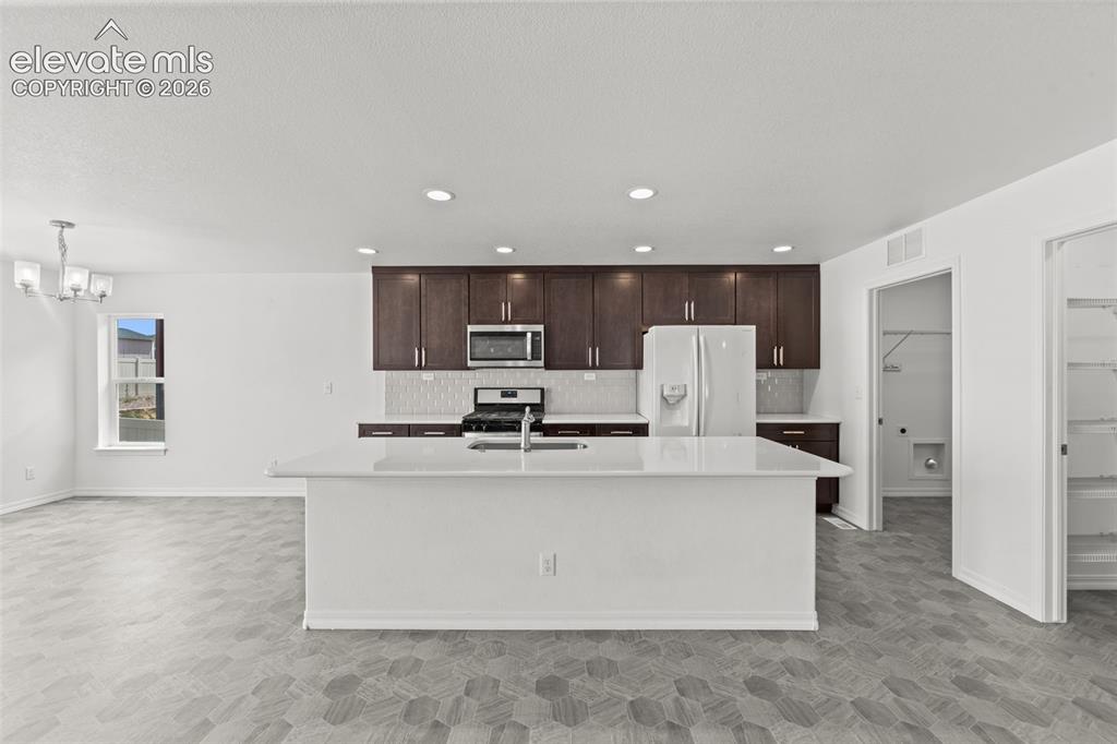 Image 9 of 45: Kitchen