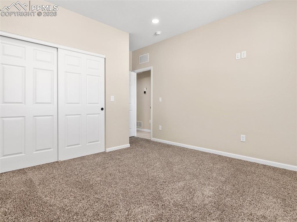 Image 18 of 26: Bedroom