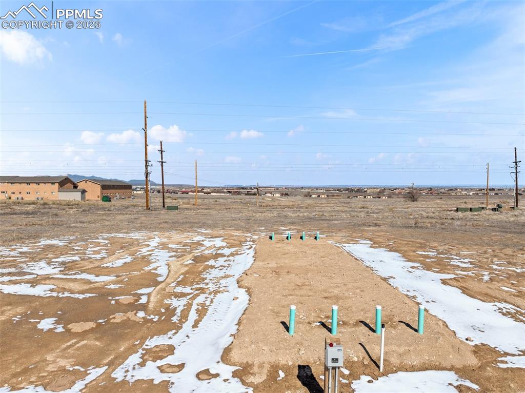 Image 22 of 26: Backyard view