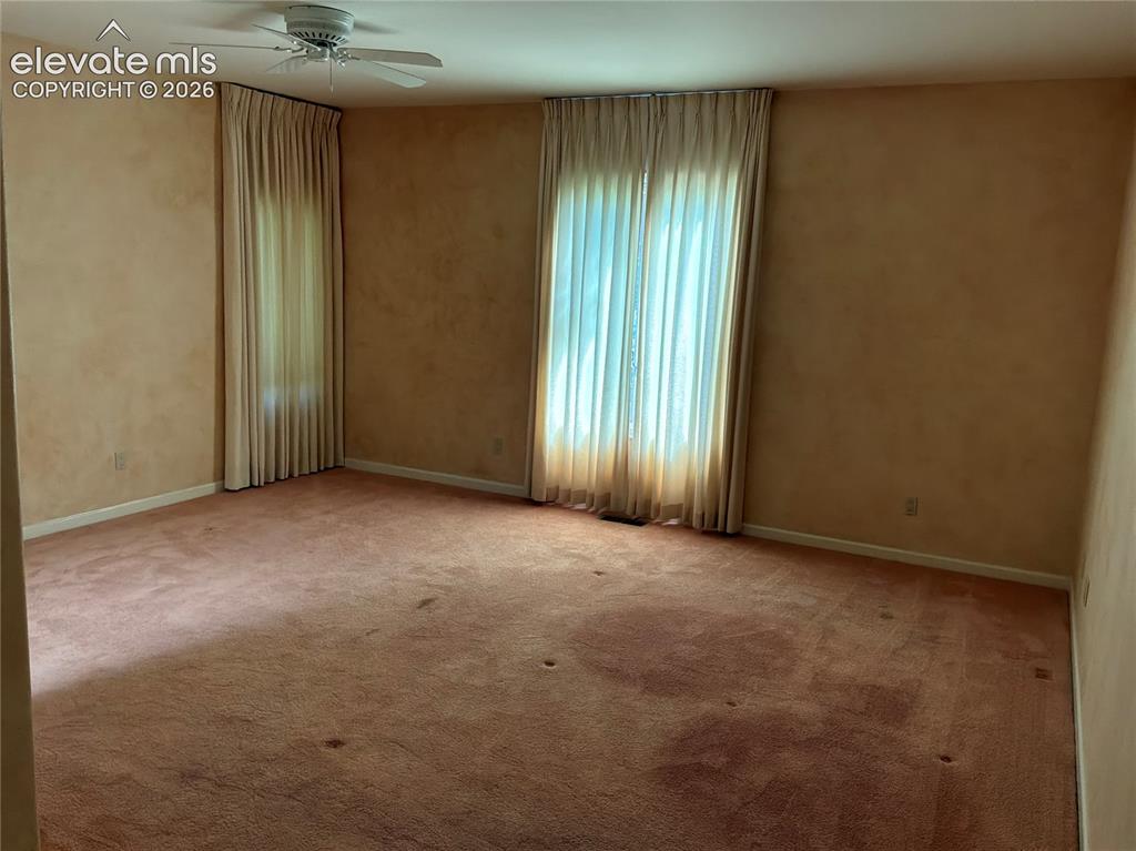 Image 19 of 21: Empty room