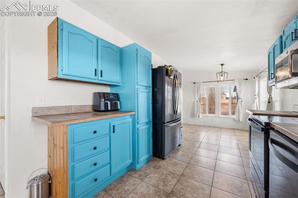 Image 10 of 27: Kitchen