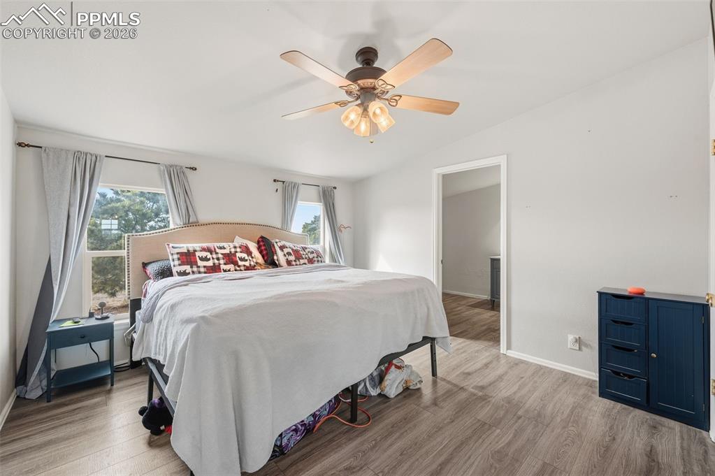 Image 13 of 27: Bedroom