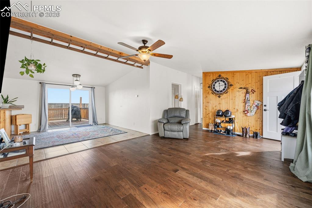 Image 5 of 27: Living Room