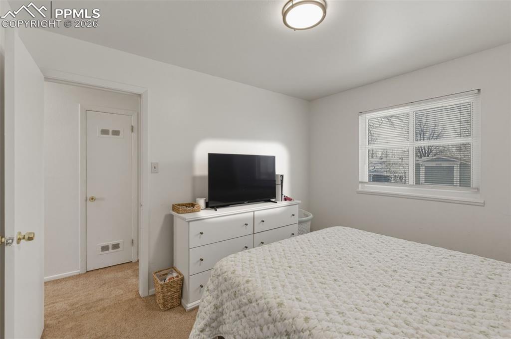 Image 11 of 21: Kitchen