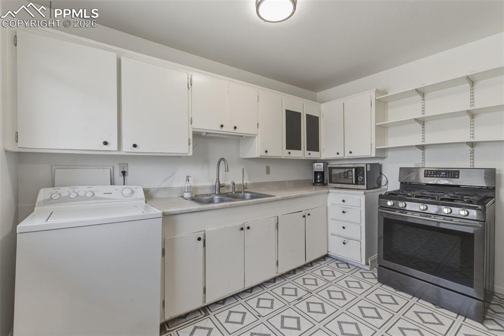 Image 8 of 21: Living Room