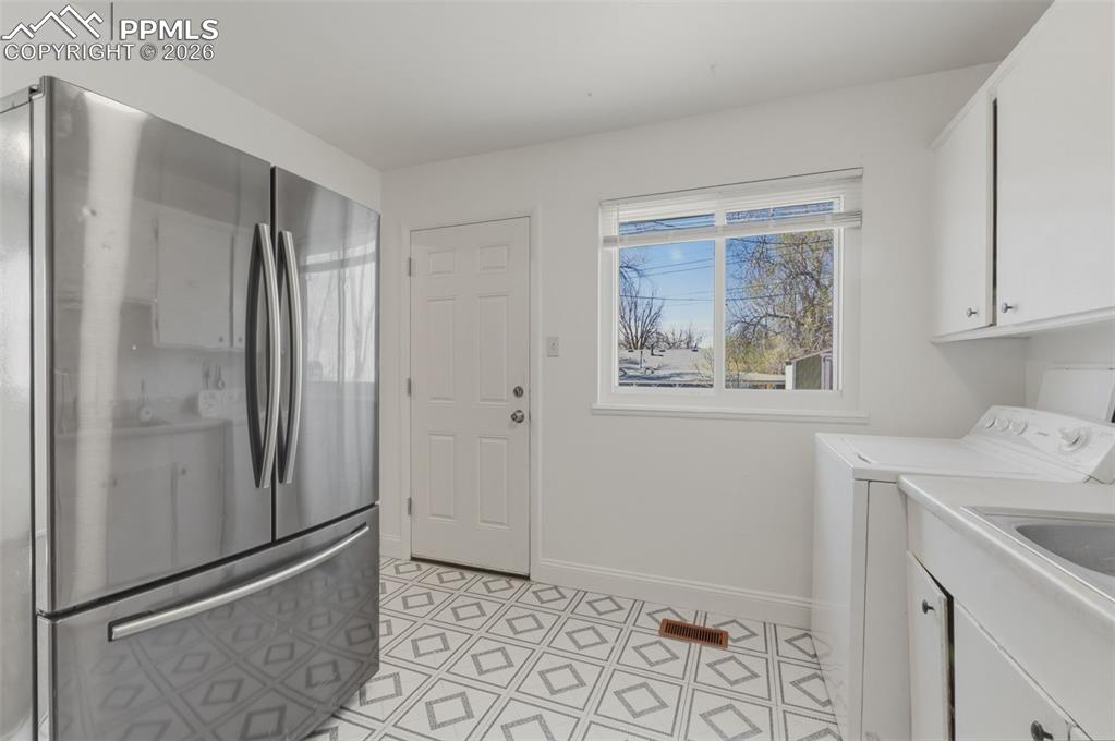 Image 9 of 21: Living Room