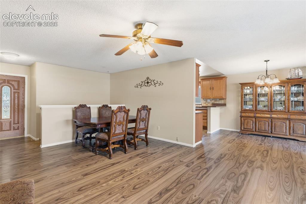 Image 13 of 34: Dining Area