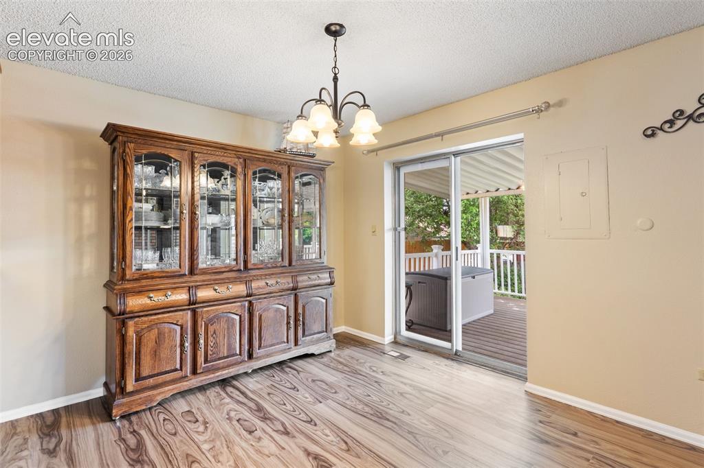 Image 14 of 34: Dining Area