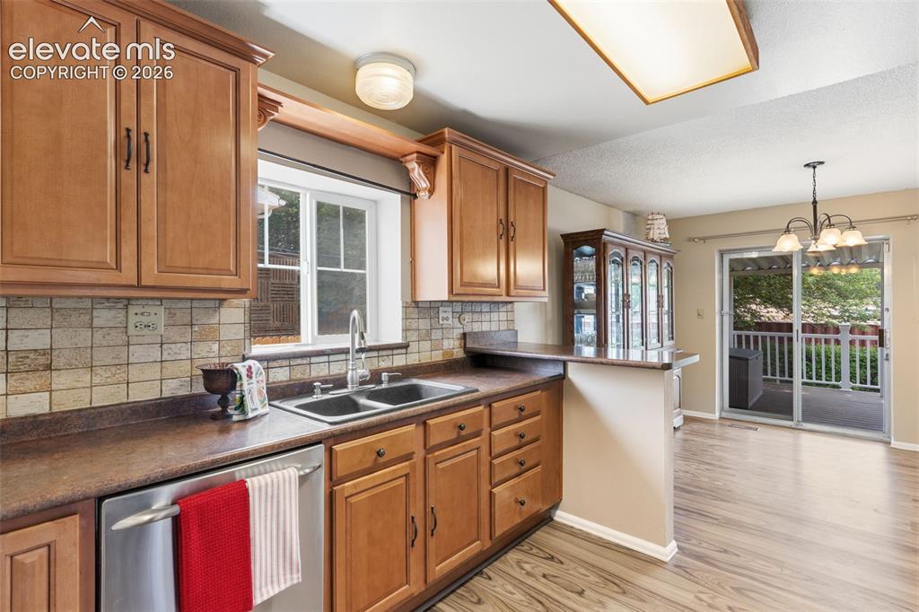 Image 15 of 34: Kitchen