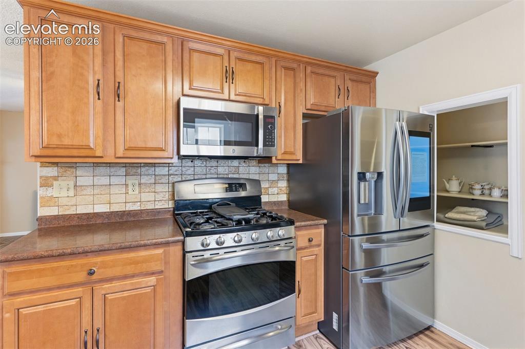 Image 16 of 34: Kitchen
