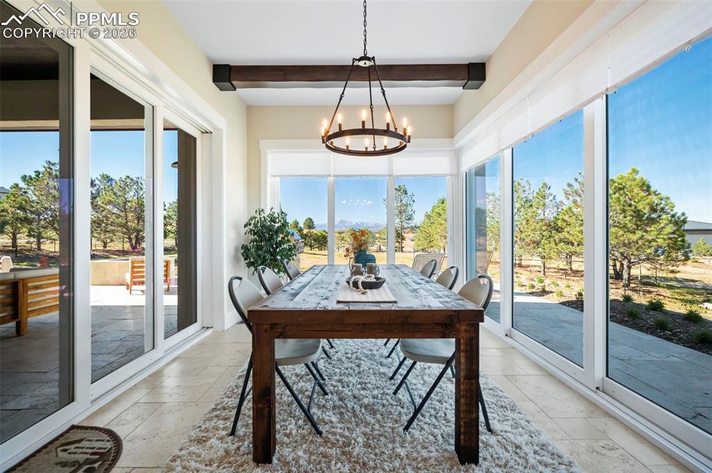 Image 11 of 33: Dining area