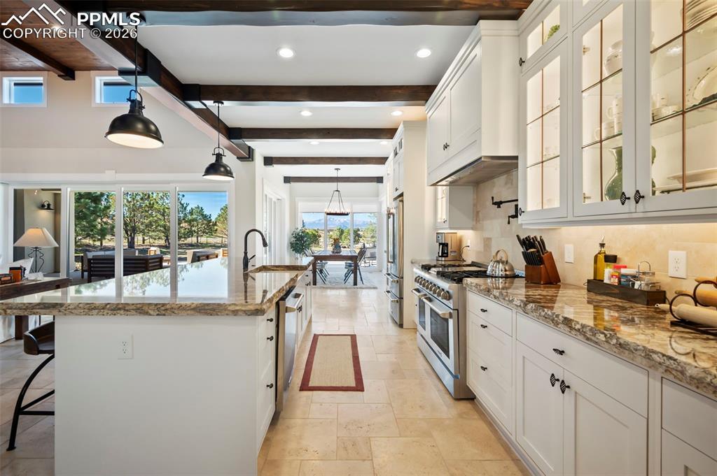 Image 9 of 33: More kitchen