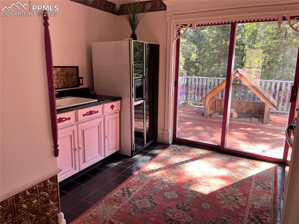 Image 11 of 22: Kitchen