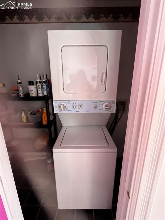 Image 12 of 22: Laundry