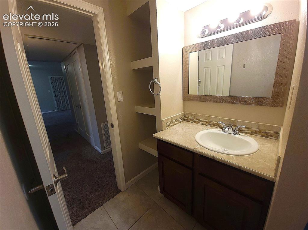 Image 19 of 25: 2nd Bathroom!