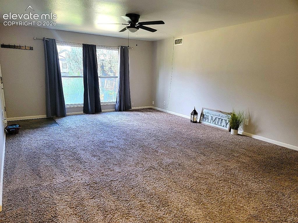 Image 4 of 25: Very Clean and move-in ready!