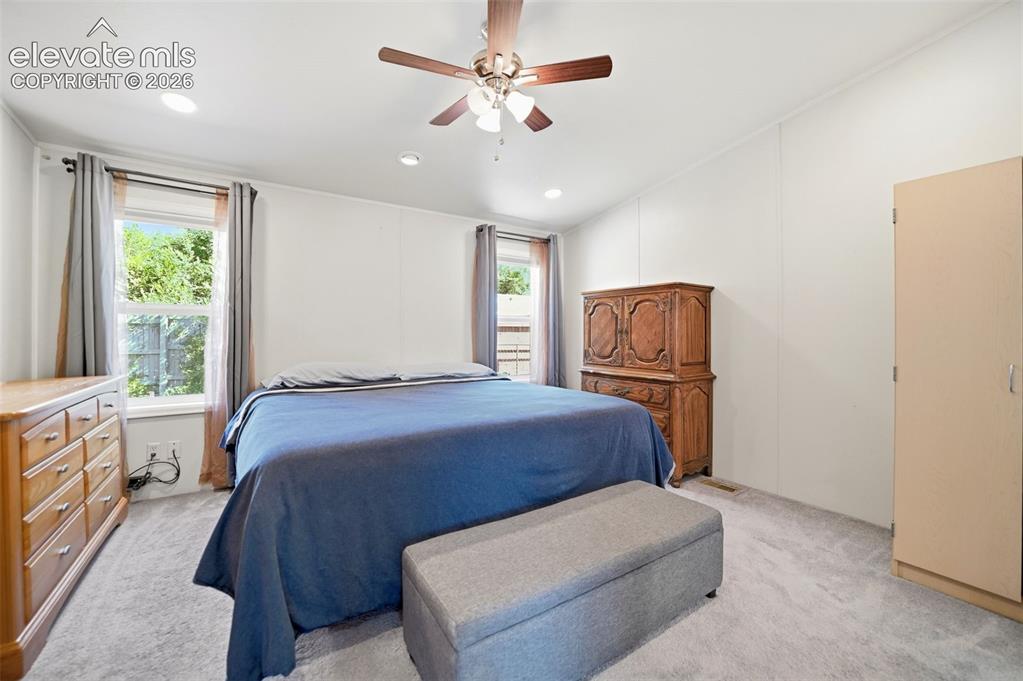 Image 17 of 39: Bedroom