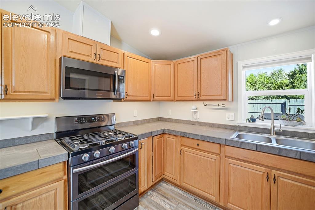 Image 8 of 39: Kitchen