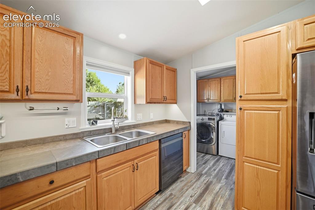 Image 9 of 39: Kitchen