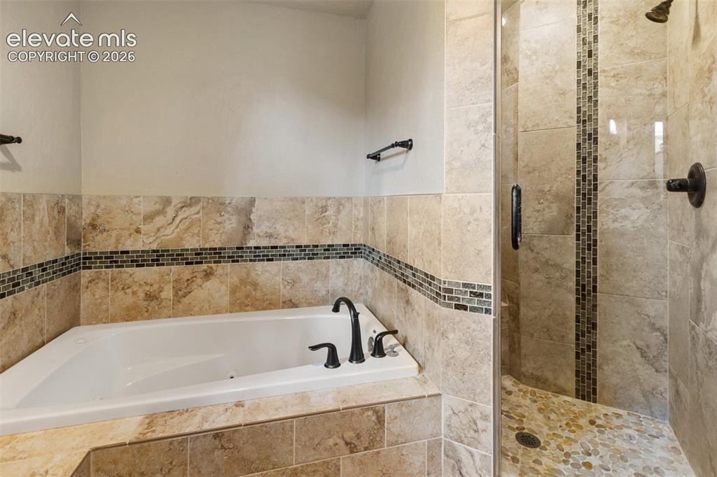 Image 18 of 37: Primary bath with jetted tub