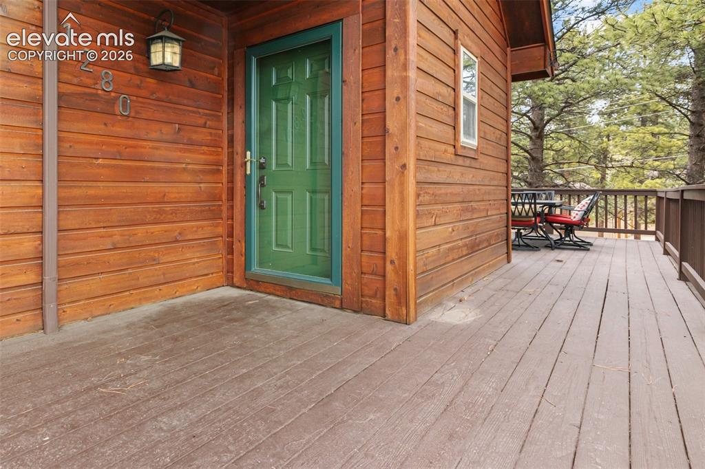 Image 29 of 37: Front entry