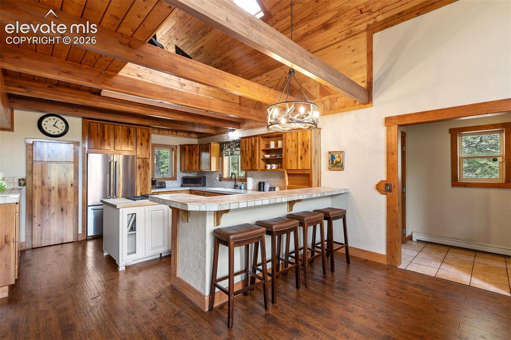 Image 7 of 37: Kitchen