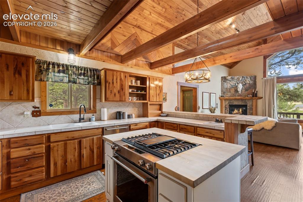 Image 9 of 37: Kitchen