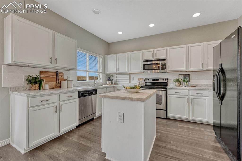 Image 16 of 50: Kitchen with updated countertops!