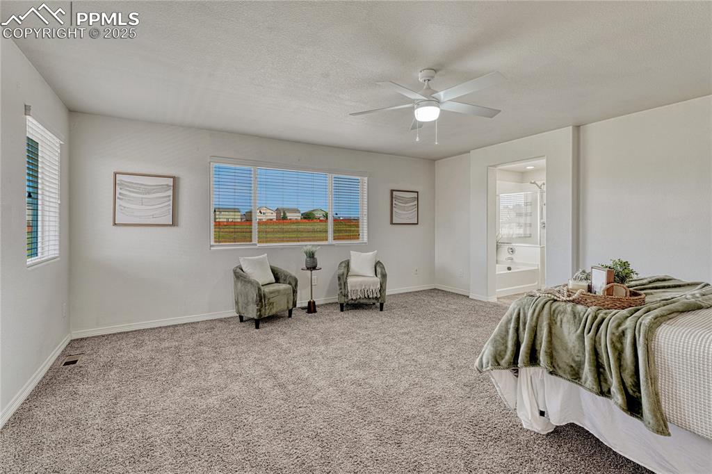 Image 28 of 50: Bedroom