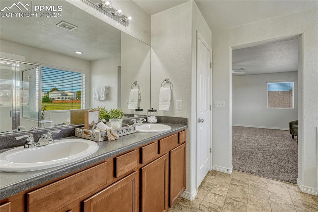 Image 31 of 50: Primary Bath