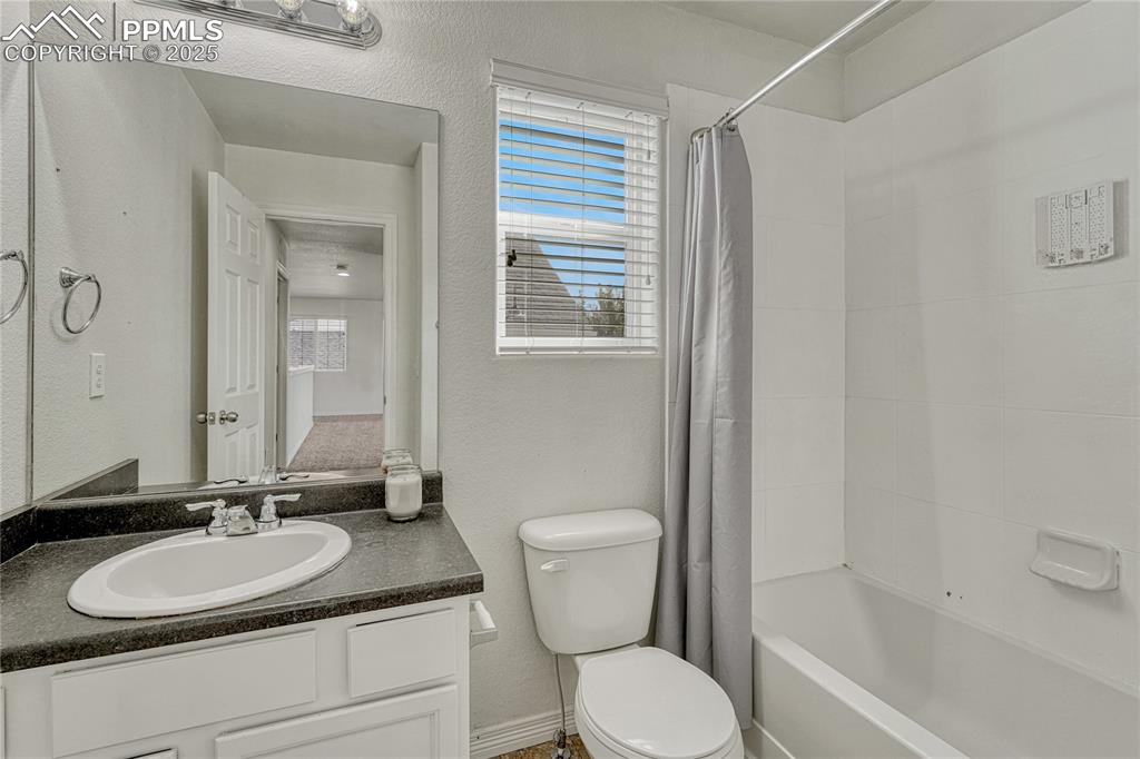 Image 35 of 50: Upper level full bath