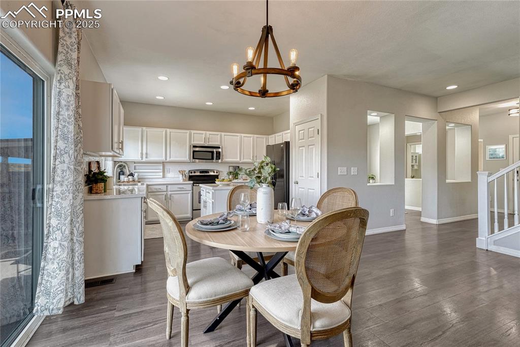 Image 4 of 50: Open floor plan!