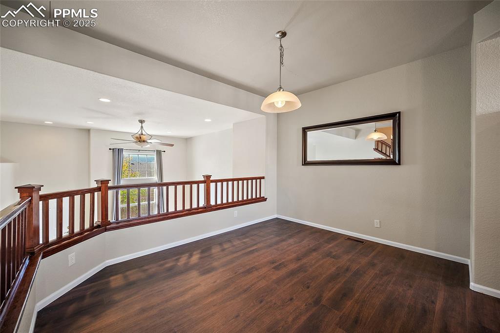 Image 12 of 50: Dining Area