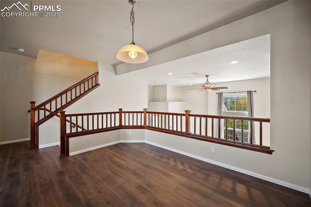 Image 14 of 50: Dining Area